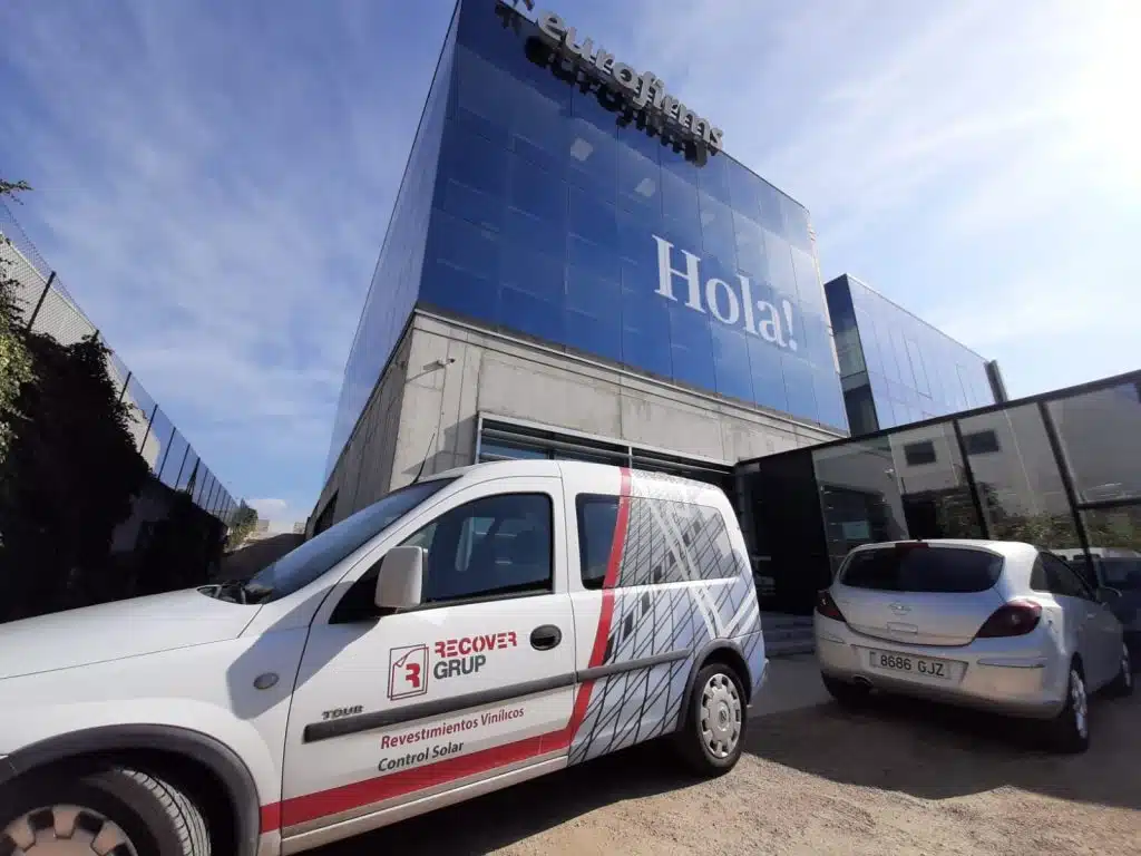 Instalación de pizarra autoadhesiva en empresa Eurofirms en Girona